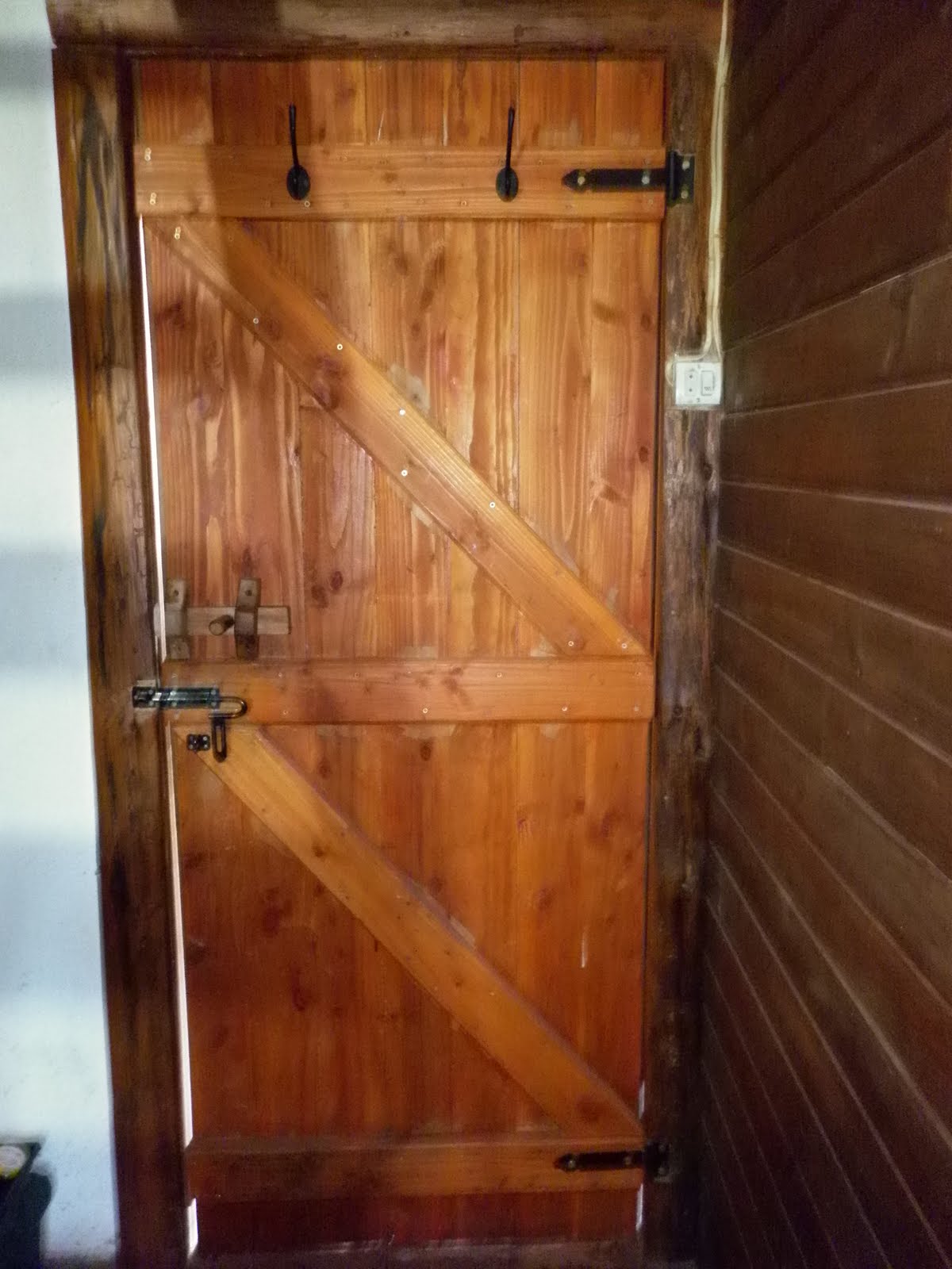 RUSTICO PATAGONICO: PUERTAS