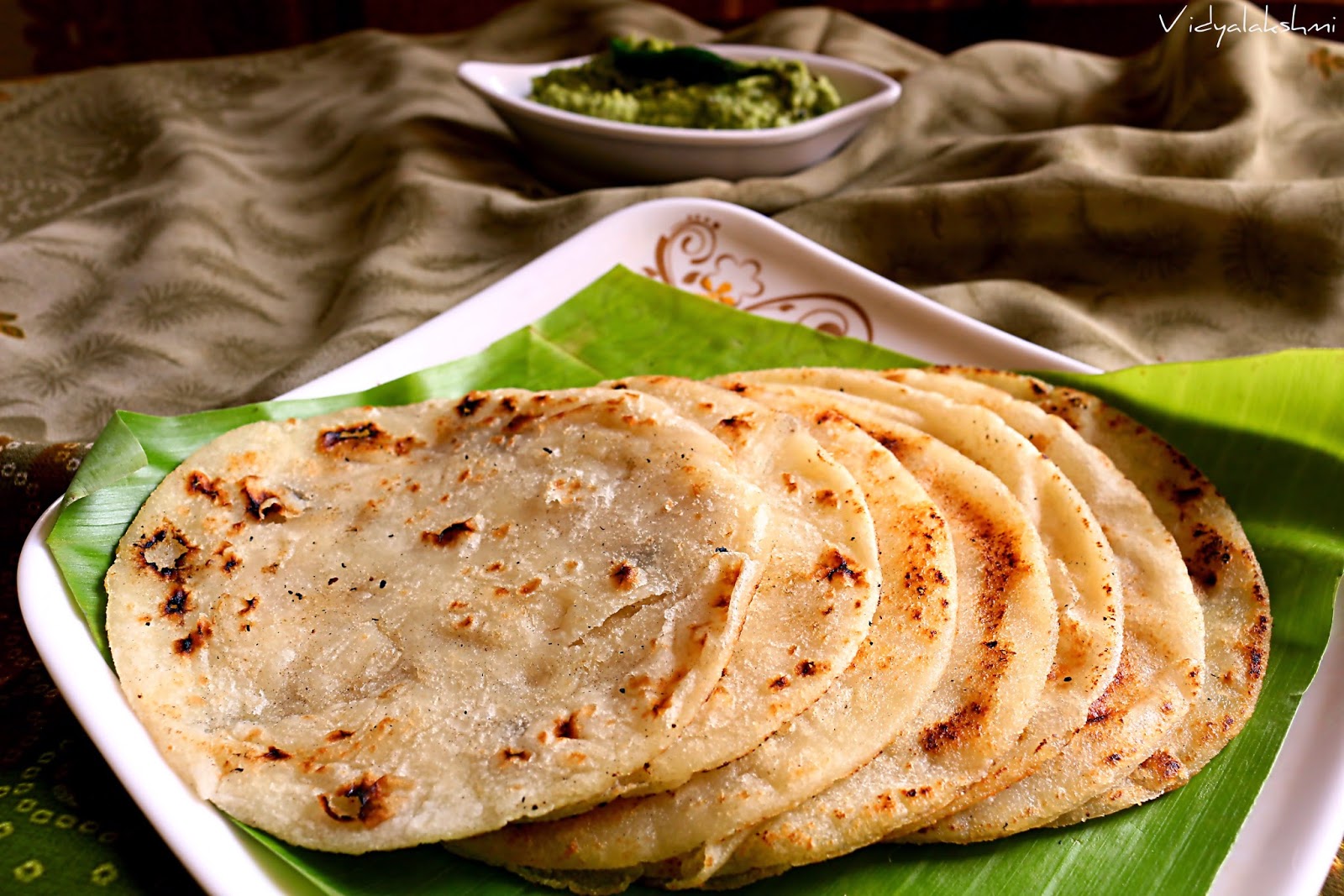 Bombay Rava Roti with Coriander Coconut Chutney