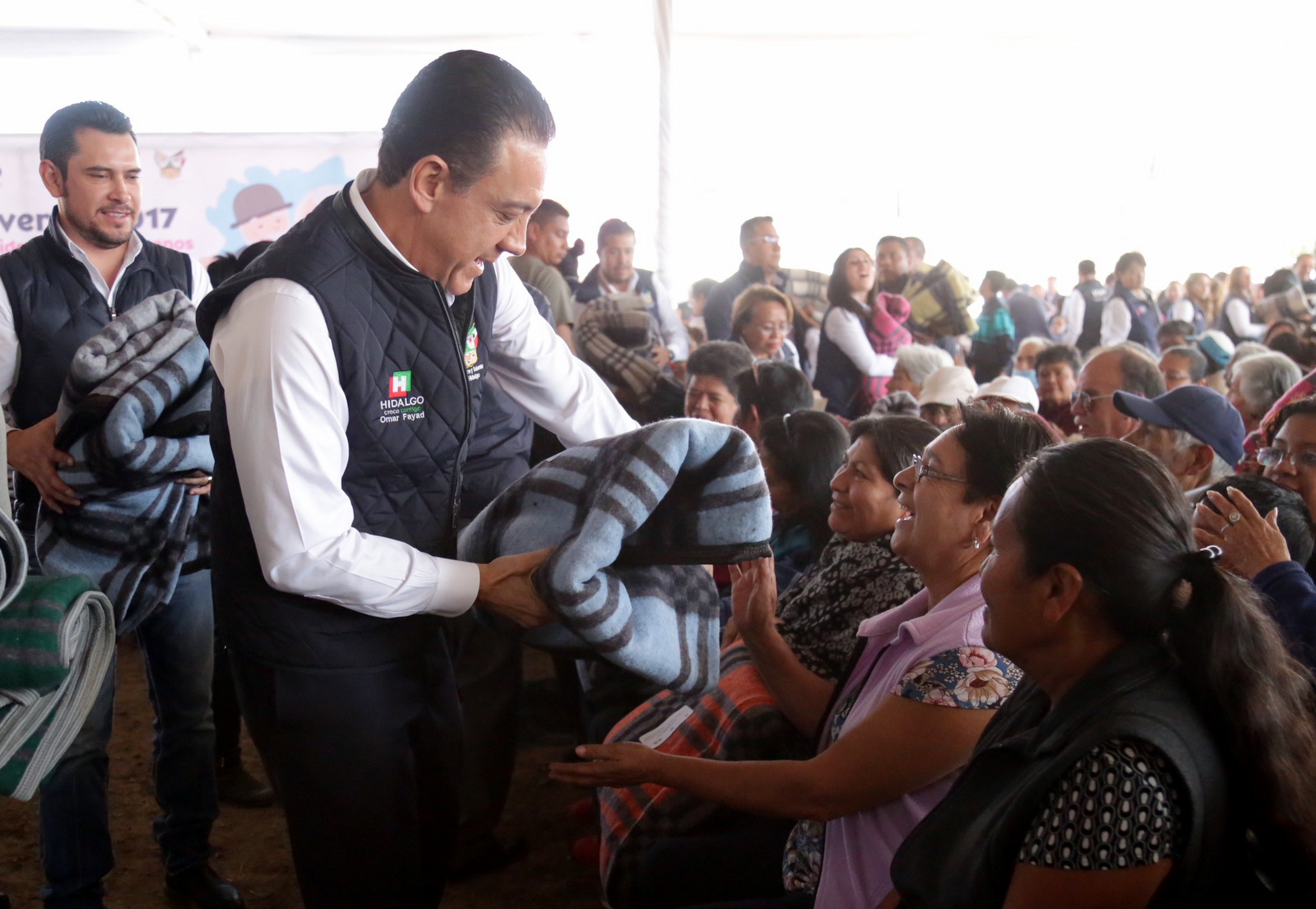 PULSO EN TIEMPO Y FORMA SE ENTREGAN EN HIDALGO, COBIJAS DE CALIDAD