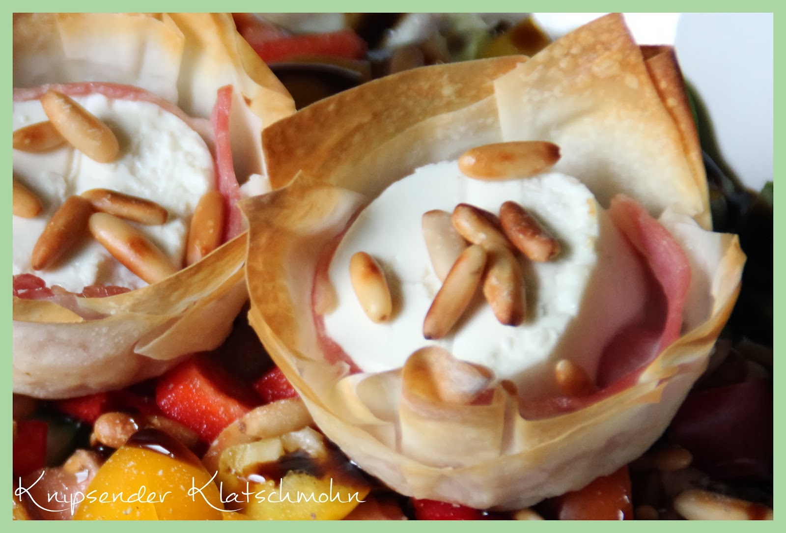 Knipsender Klatschmohn: Filoteig mit Bacon und Ziegenkäse