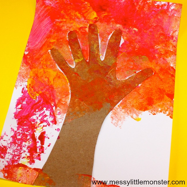An easy handprint Autumn/ Fall tree craft for kids to enjoy. Perfect for toddlers, preschoolers and older kids. Make a beautiful keepsake based on the book 'Red Leaf, yellow Leaf' by Lois Ehlert.