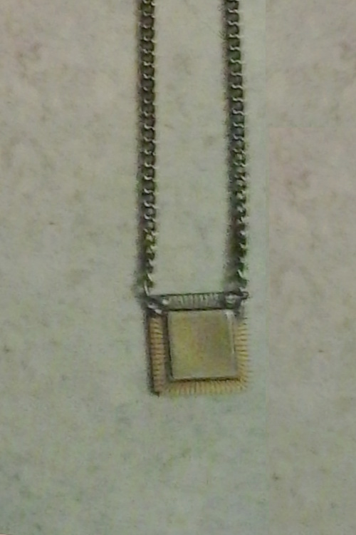 2015-02-07 18.29.00_Halskette, Tisch (Susa).jpg