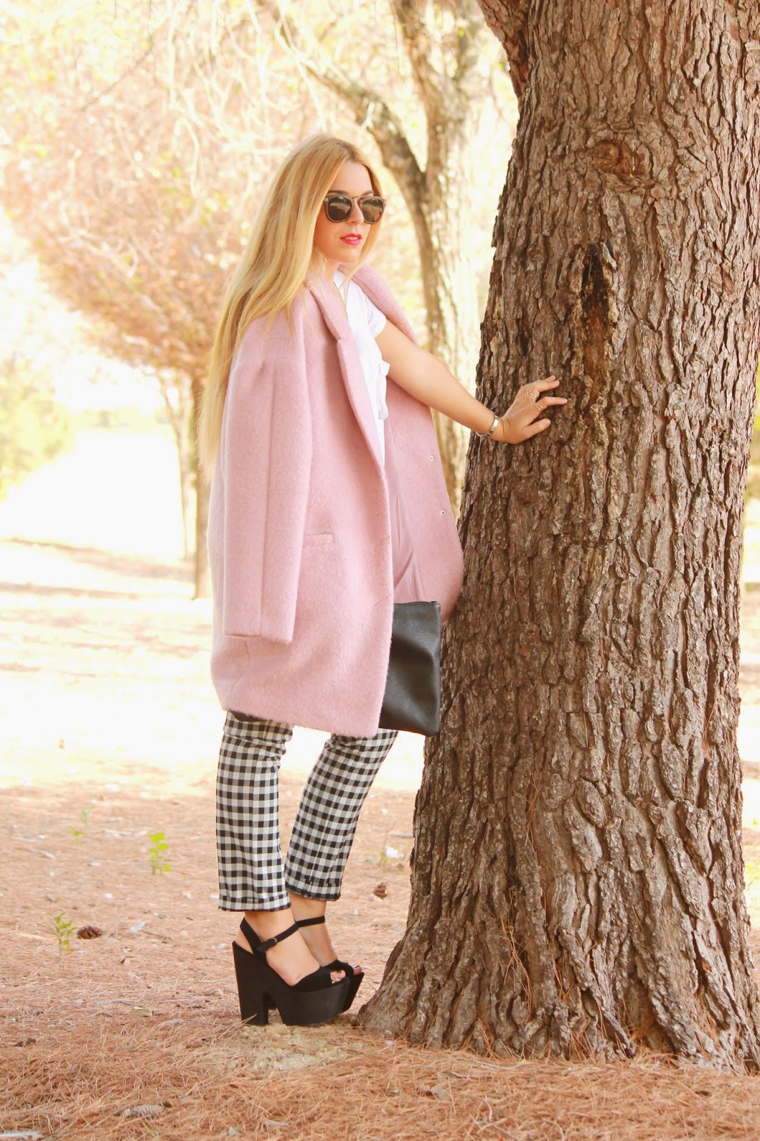 http://www.fashionismylifebyestefania.com/2014/10/look-con-abrigo-rosa.html