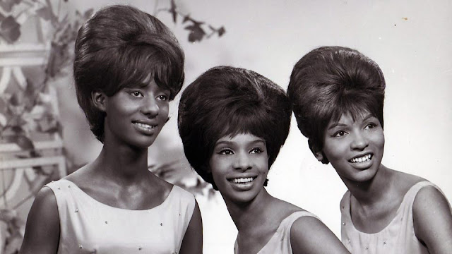 The-Velvelettes-beehive 60s-girl-band