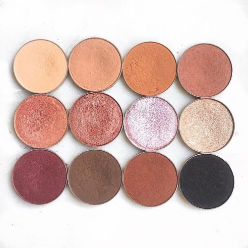 Luxury Eyeshadow Set in Natural Tones and Colors