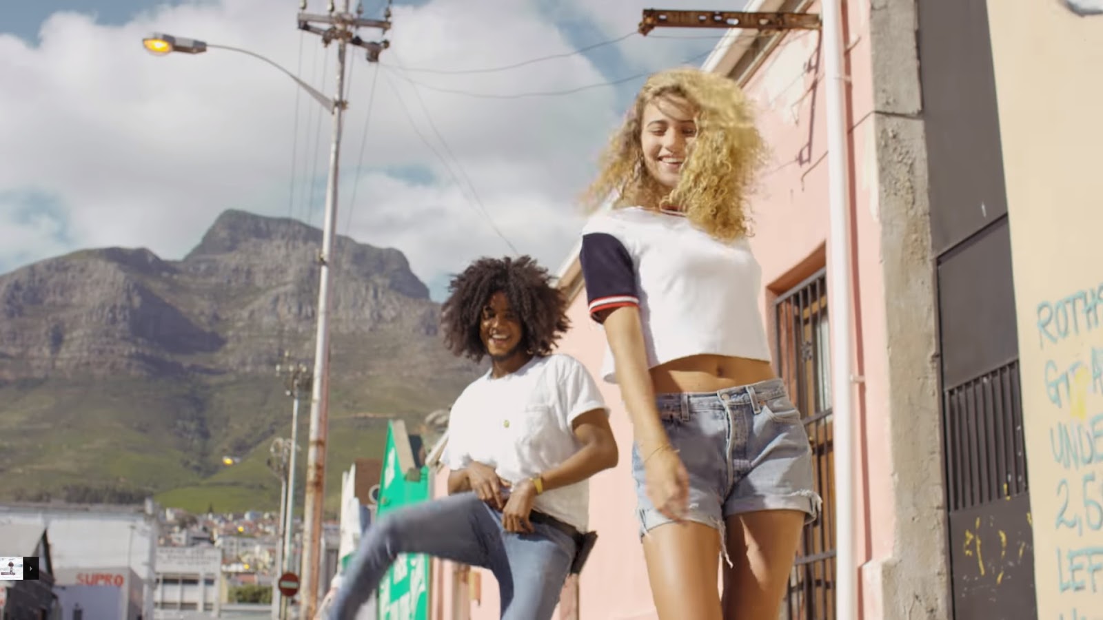 Lost Frequencies & Zonderling Crazy (Official VideoClip) 365 Days