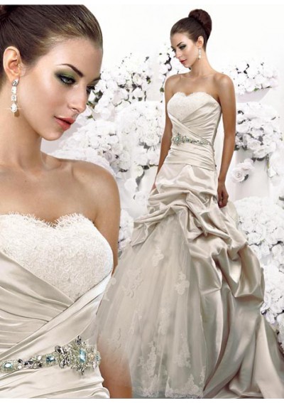 Although current wedding dresses with low back style in trend are mostly