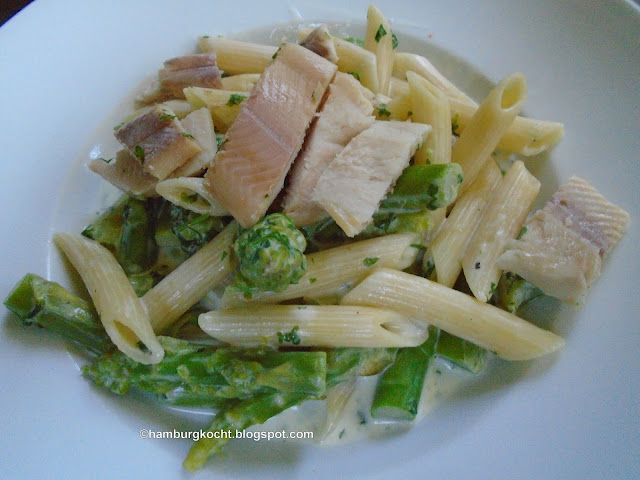 Hamburg kocht!: Pasta mit grünem Spargel und geräucherter Forelle Hamburg kocht!: Pasta mit grünem Spargel und geräucherter Forelle