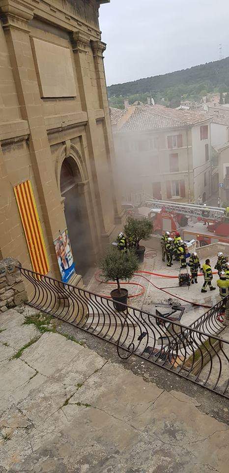 Espectacular incendio en la Catedral de Notre Dame de París K