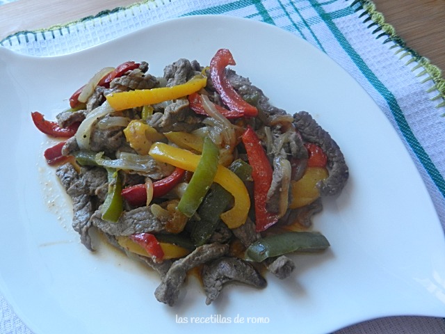 "Wok de ternera a los tres pimientos"