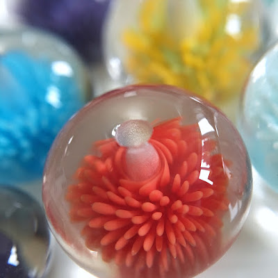 Lampwork 'Anemone' soft glass implosion bead by Laura Sparling