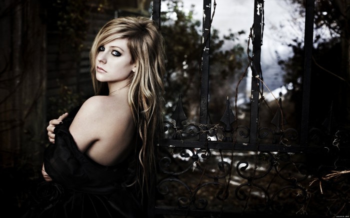Hollywood Avril Lavigne Hd Wallpapers 2012