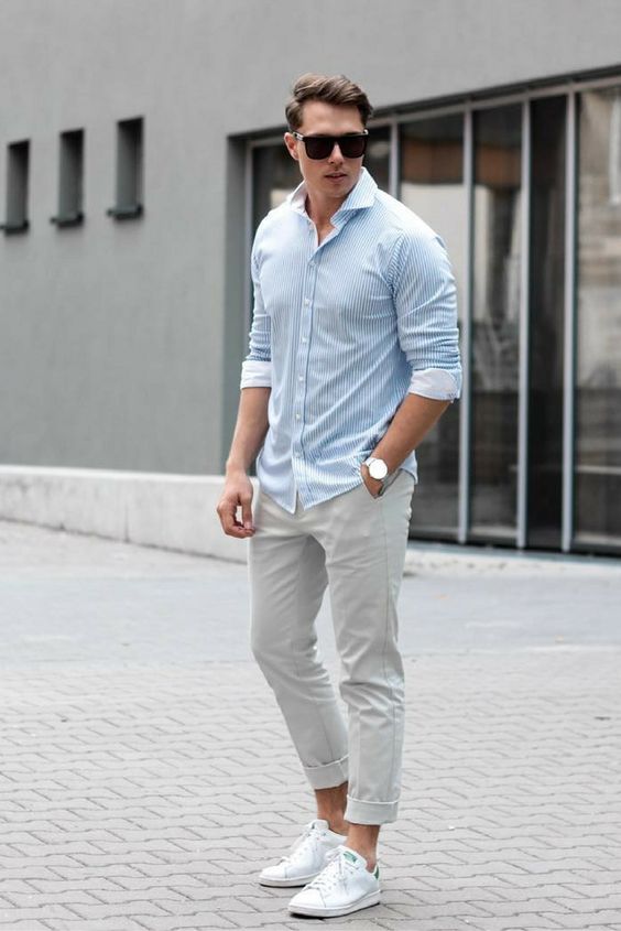 camisa branca calça cinza