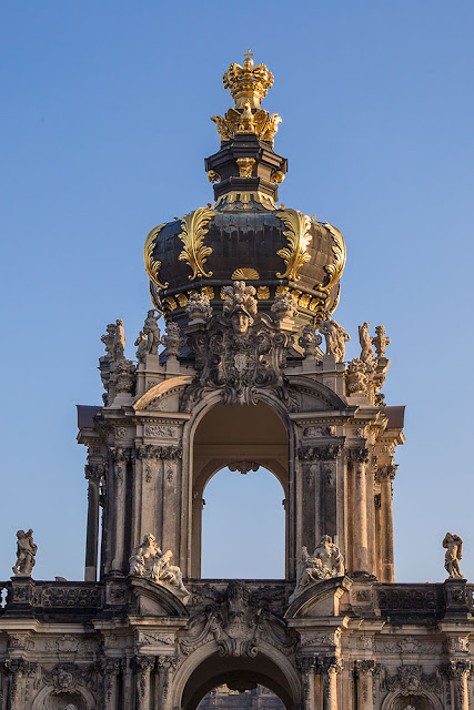 zwinger palace baroque architecture best pics 