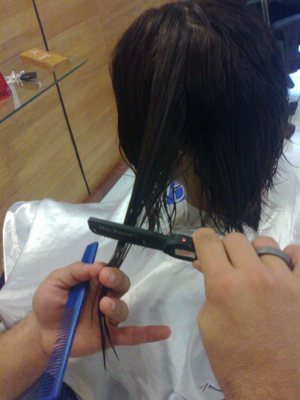 Como Cortar um Cabelo Desfiado com Navalha - Cabelos E Sonhos