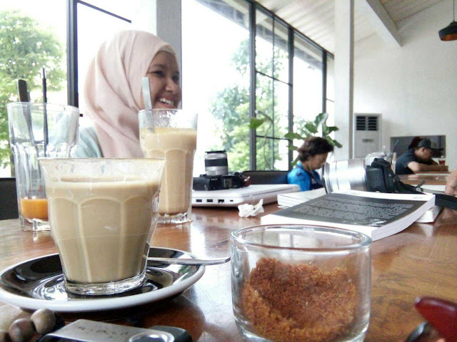 Coffee and beyond pekalongan, review coffee and beyond, kafe di pekalongan, review kafe, kafe untuk ngantor, tempat hangout di pekalongan