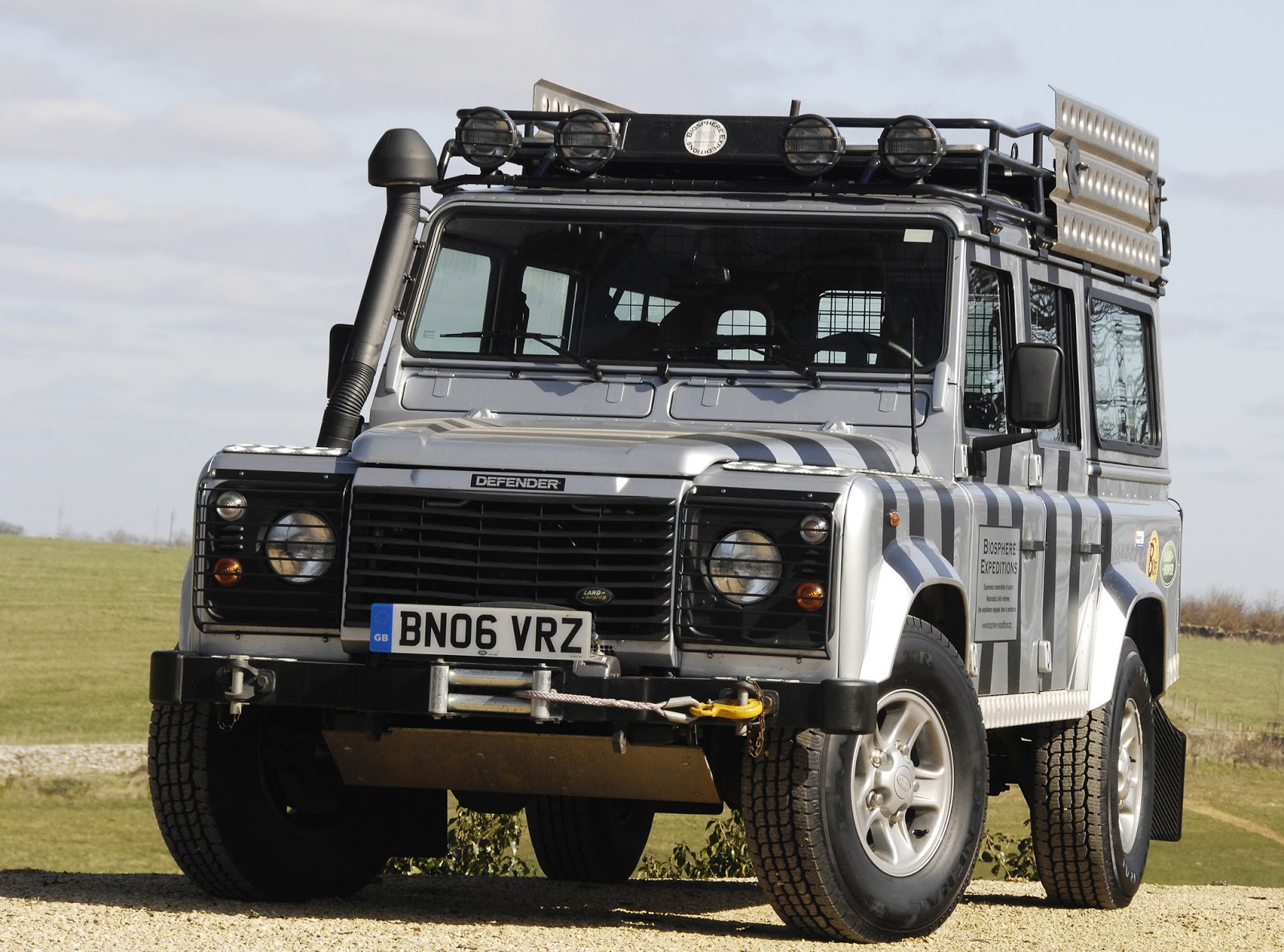 download defender car 2000 download defender car 2000