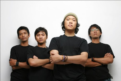  Letto merupakan Sebuah band musik Indonesia yang di bentuk tahun  Download Kumpulan Lagu Letto mp3