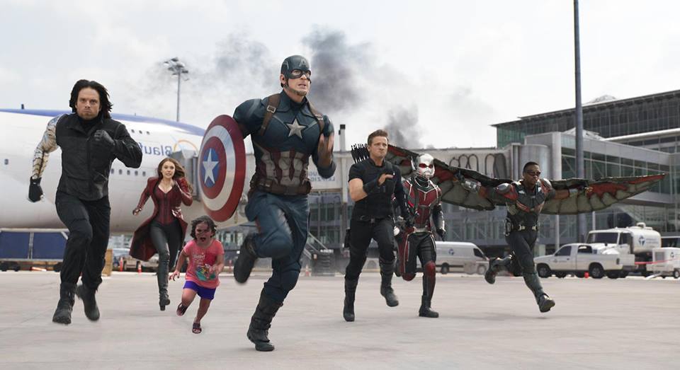 Photo of a Little Girl Running Away From a Peacock Goes Viral Up Daily