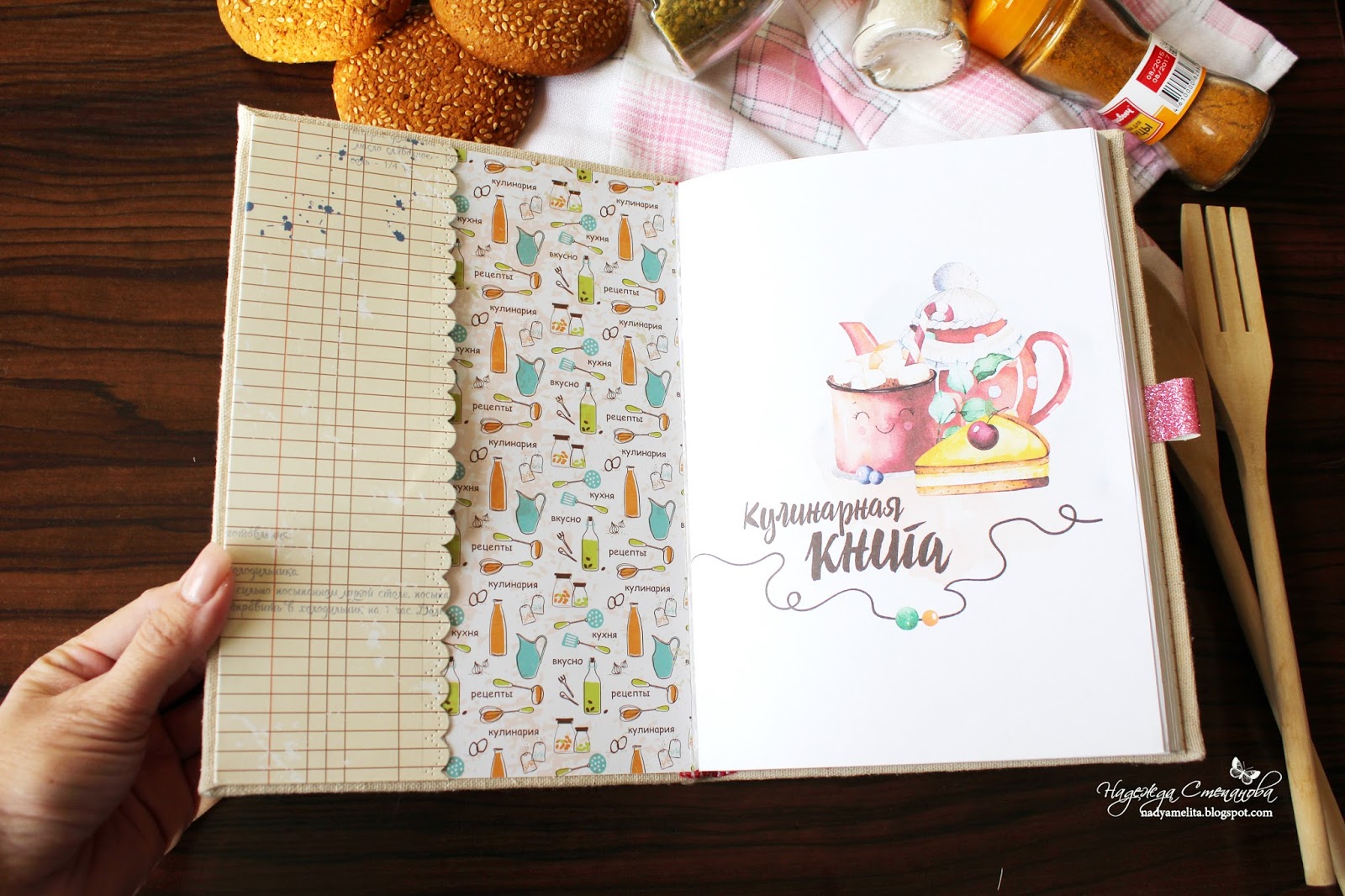 Пицца прикол. Царский яблочный пирог. Царский пирог с яблоками. Пирог ривель кухен. Повар с блюдом.