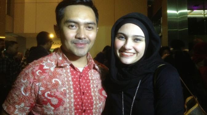 Zee Zee Shahab Artis Indonesia Yang Bersahabat dengan Hantu
