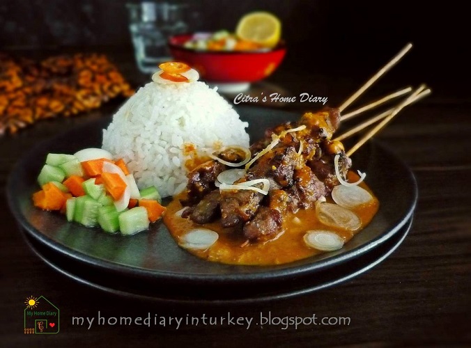 Sate Kambing Bumbu Kacang / Indonesian Lamb or mutton satay with peanut sauce. | Çitra's Home Diary. #lambkebab #lambsatay #muttonsatay #satayrecipe #indonesiansatay #peanutsauceforsatay #peanutrecipe #indonesianrecipe #resepsatekambing #satebumbukacang #indonesiansatayrecipe