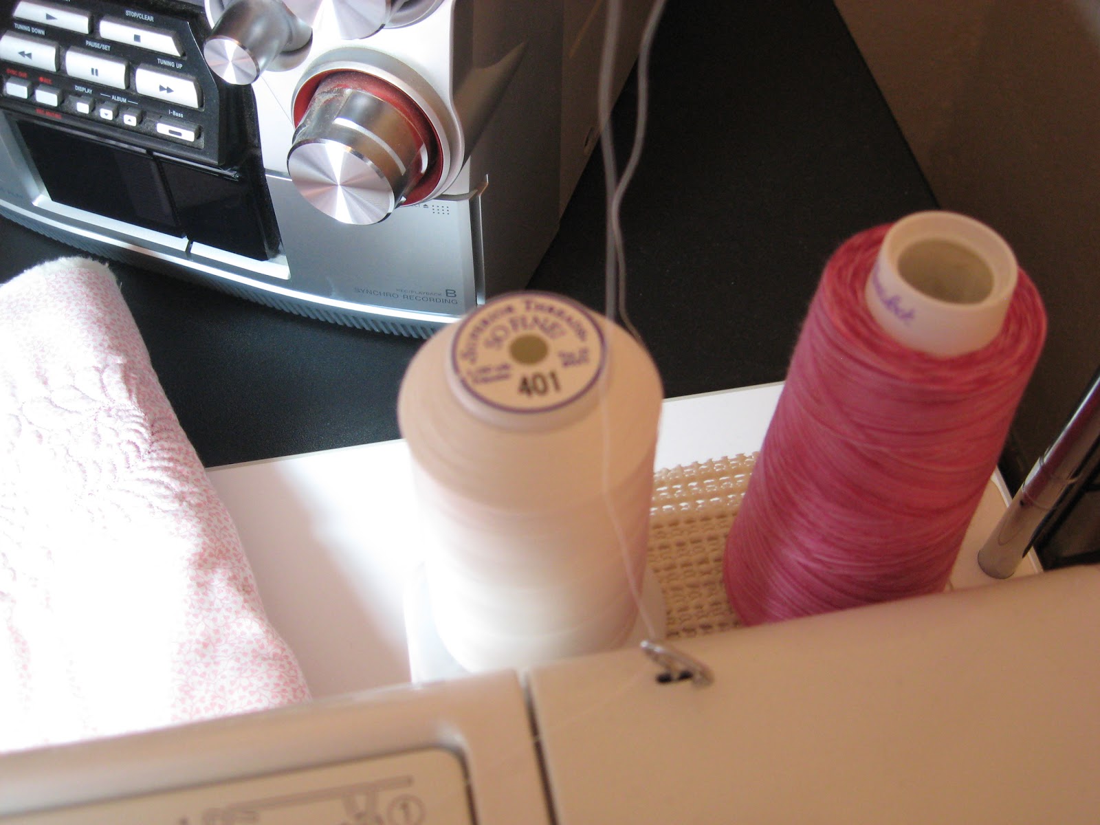 Kay'z Quiltz Quilting The Spring Table Runner and Tips On Free Motion