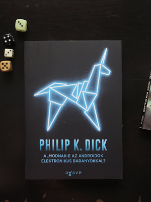 "IDo Androids Dream of Electric Sheep?" von Philip K. Dick in ungarischer Übersetzung