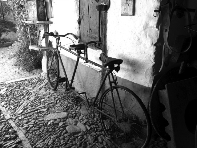 foto de bicicleta en castrillo de los polvazares