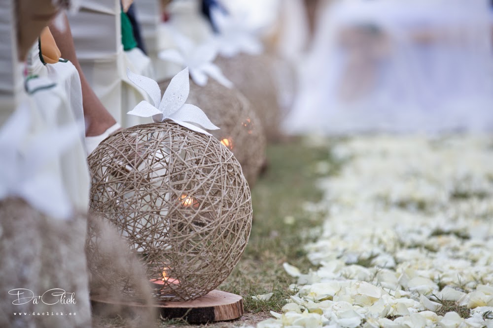 decoración bolas cuerda petalos