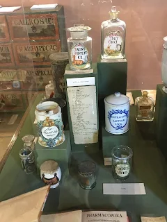 金の鷲薬局博物館の展示品