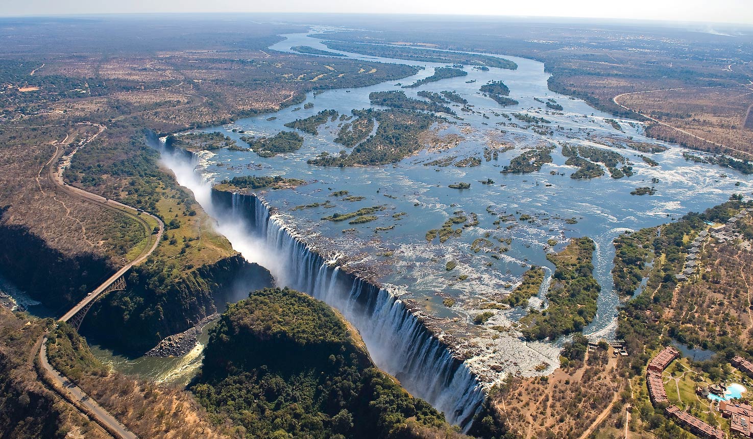 Внутренние воды крупные реки. Река Замбези Африка. Замбия река Замбези.
