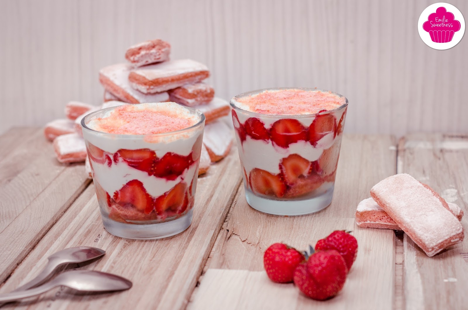 Emilie Sweetness: Tiramisu aux fraises et biscuits roses de Reims ...