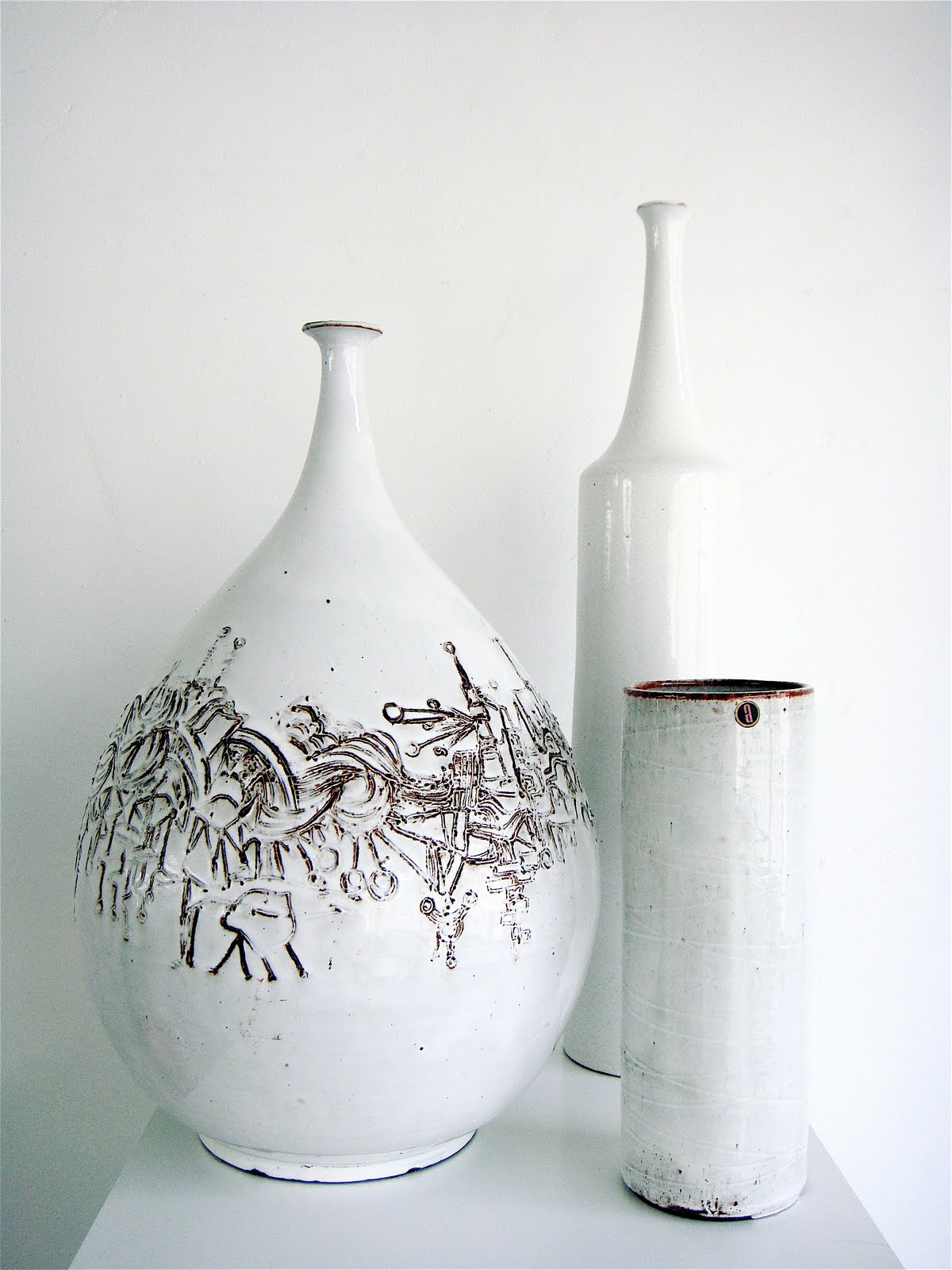 WOUTER HARVEY White White White...Perignem & Amphora