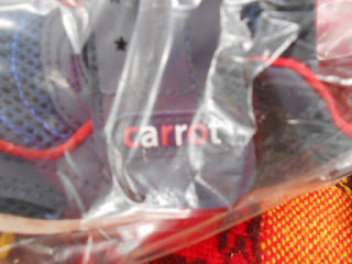 リサイクル品のキャロットの靴のロゴ