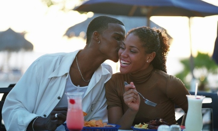 http://3.bp.blogspot.com/-zsE5mjk5x-A/T1AMn2aGWoI/AAAAAAAALMk/zFWHH5zpRoA/s1600/black-couple-kissing%232.jpg