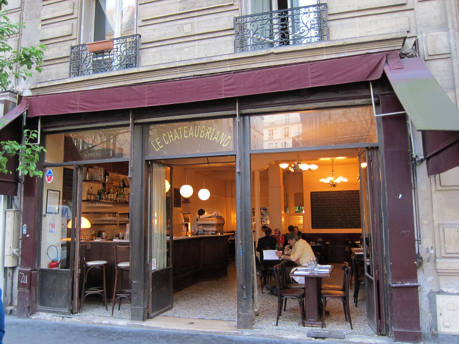 Midwestern Masticatory Musings: Le Chateaubriand, Paris France