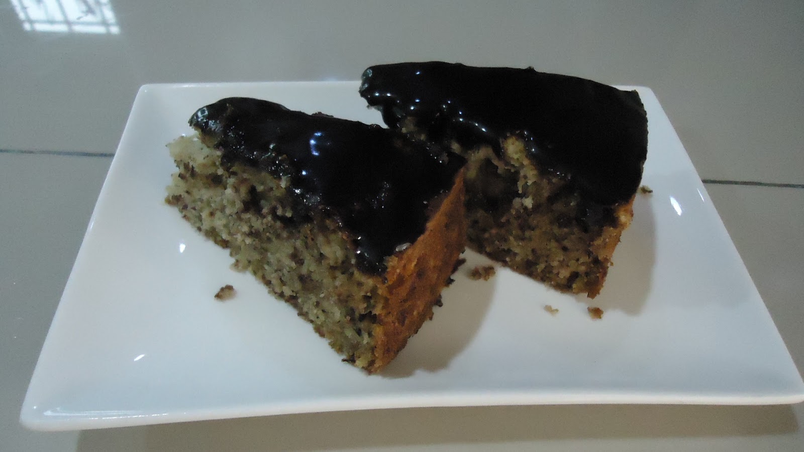 Zara ♥ Baking BANANA CAKE WITH CHOCOLATE ICING...