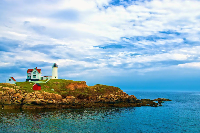 Lighthouse on York Beach, Maine | HD Wallpapers