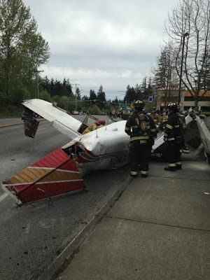 a Plane crashes on busy street in Washington and it is captured by dashcam (video)