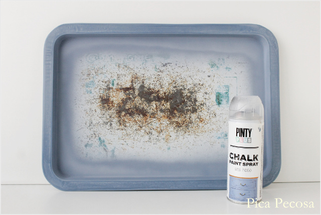 como-hacer-pizarra-magnetica-bandeja-metal-reciclada-diy-chalk-paint-spray