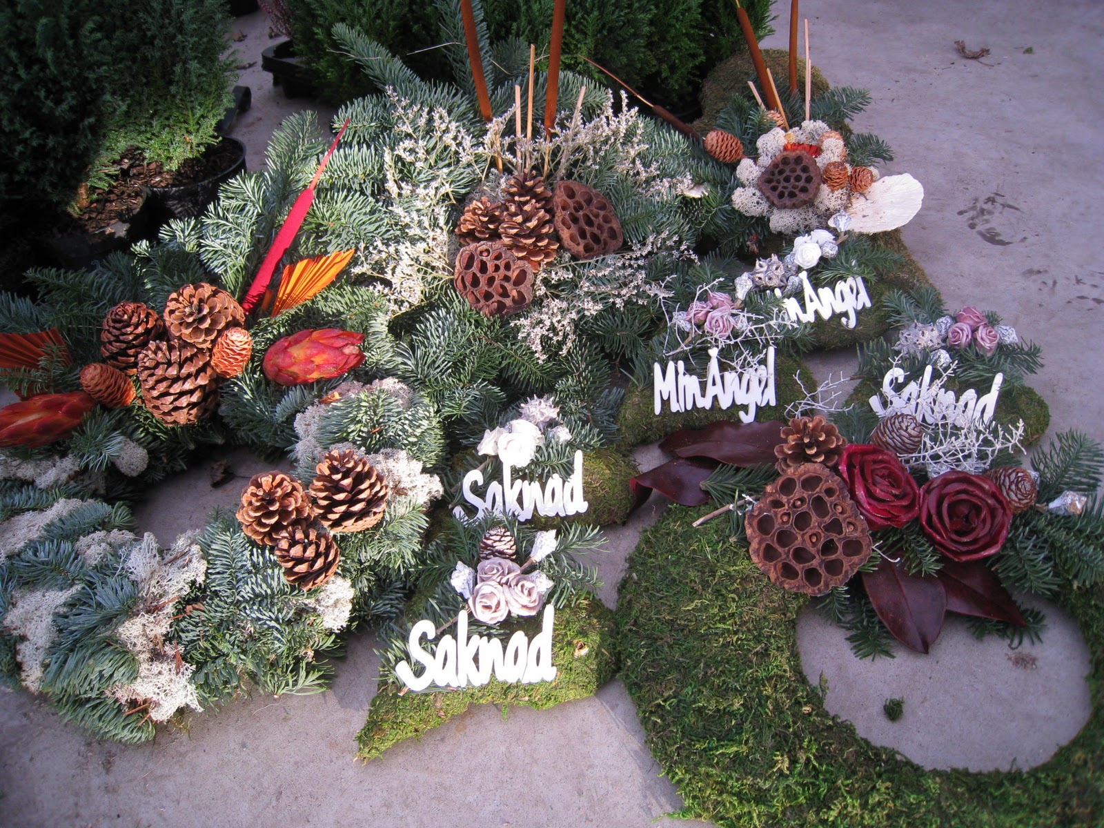 Ingelas tradgard Gravsmyckning i antågande