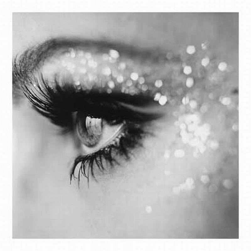 FRIDAY'S FFFFOUND GLITTER EYES Emma Louise Layla
