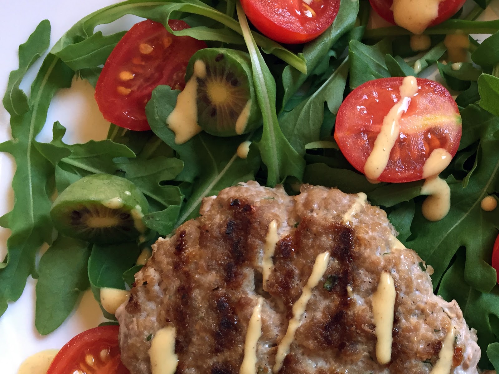 Inglourious Bananas Beef Burger Salad // Burger di manzo con insalata