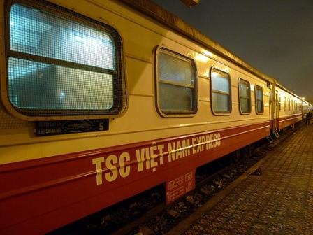 Tàu Lào cai TSC train