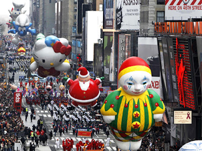 The Macy's Parade in Manhattan: parade of cartoon characters, global ...