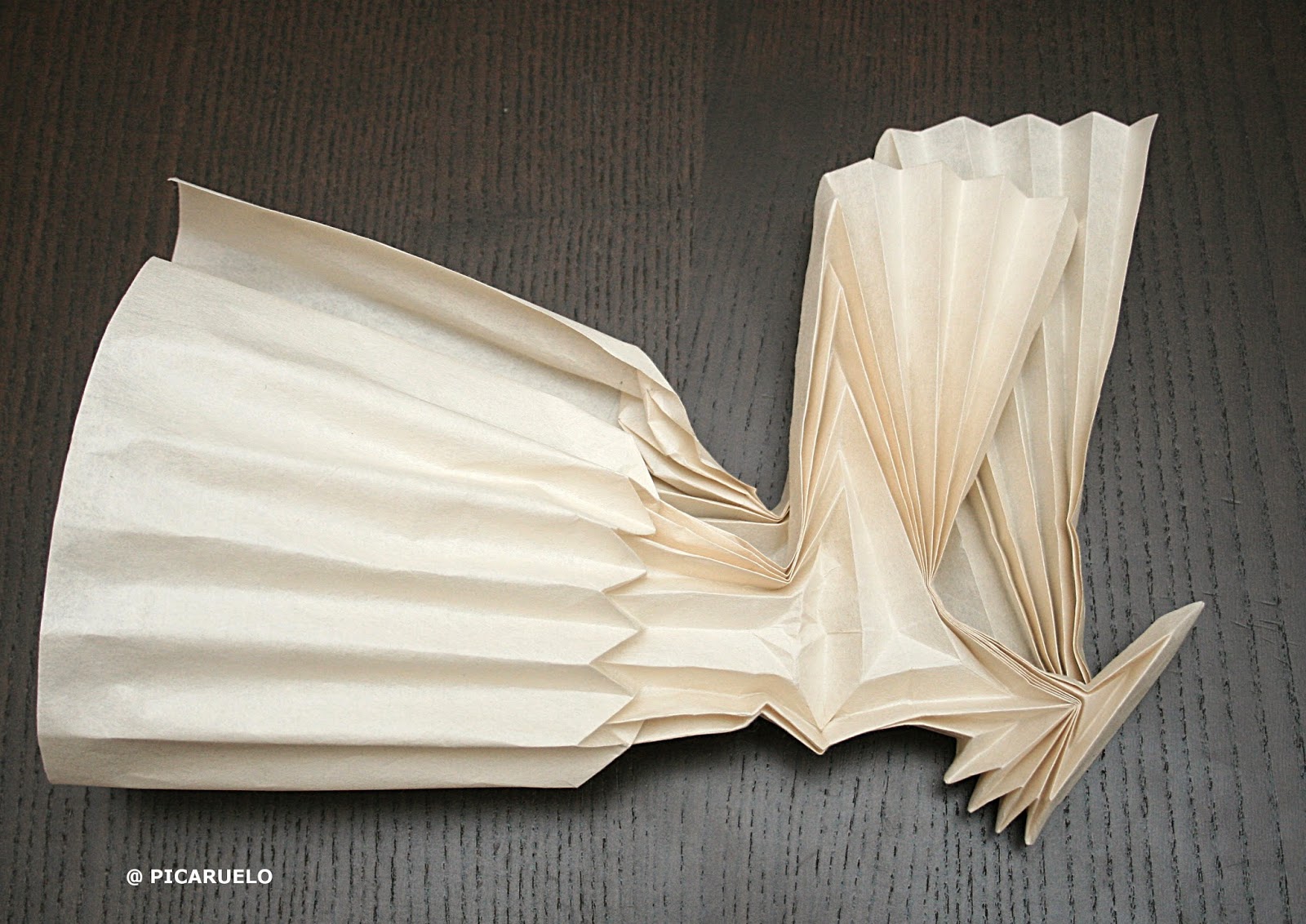 Picaruelo's origami: THE TROMBONIST