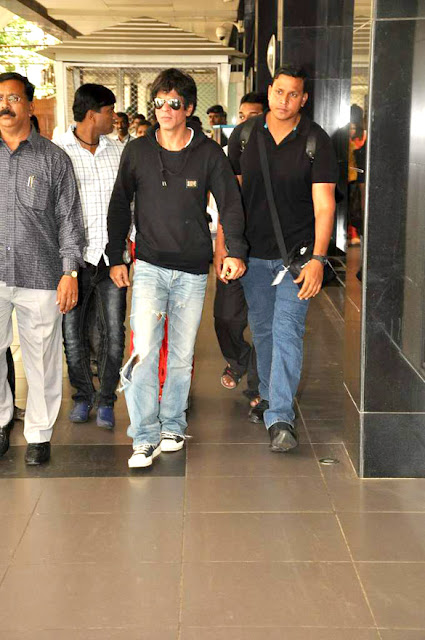 Shahrukh Khan snapped at the Mumbai Airport