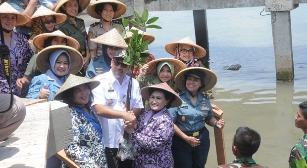 Ketum Dharma Pertiwi Hadiri Bakti Sosial Bersama OASE KK