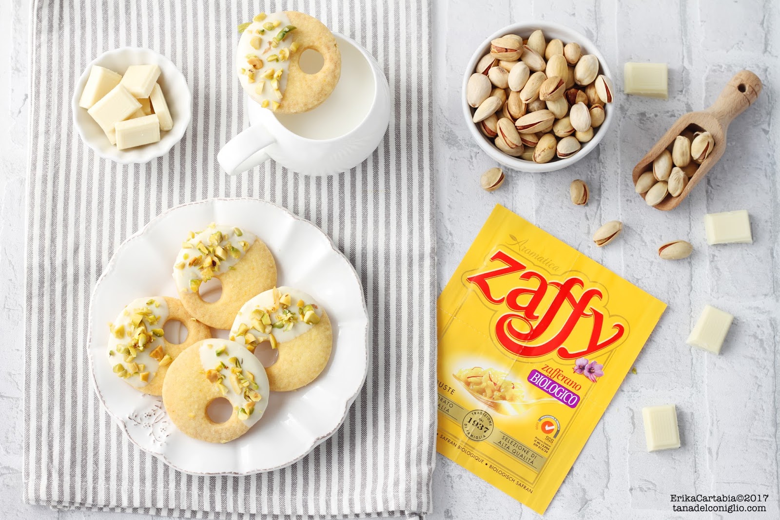 Sablé allo zafferano con cioccolato bianco e pistacchi La tana del
